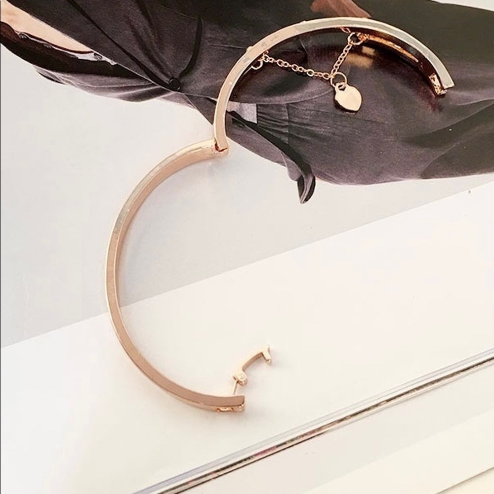 NWT! Rose Gold Crystal Roman Numeral Bracelet! - Picture 5 of 5